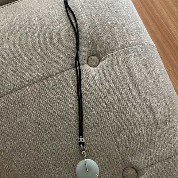 Jade button pendant - Picture 6 of 9